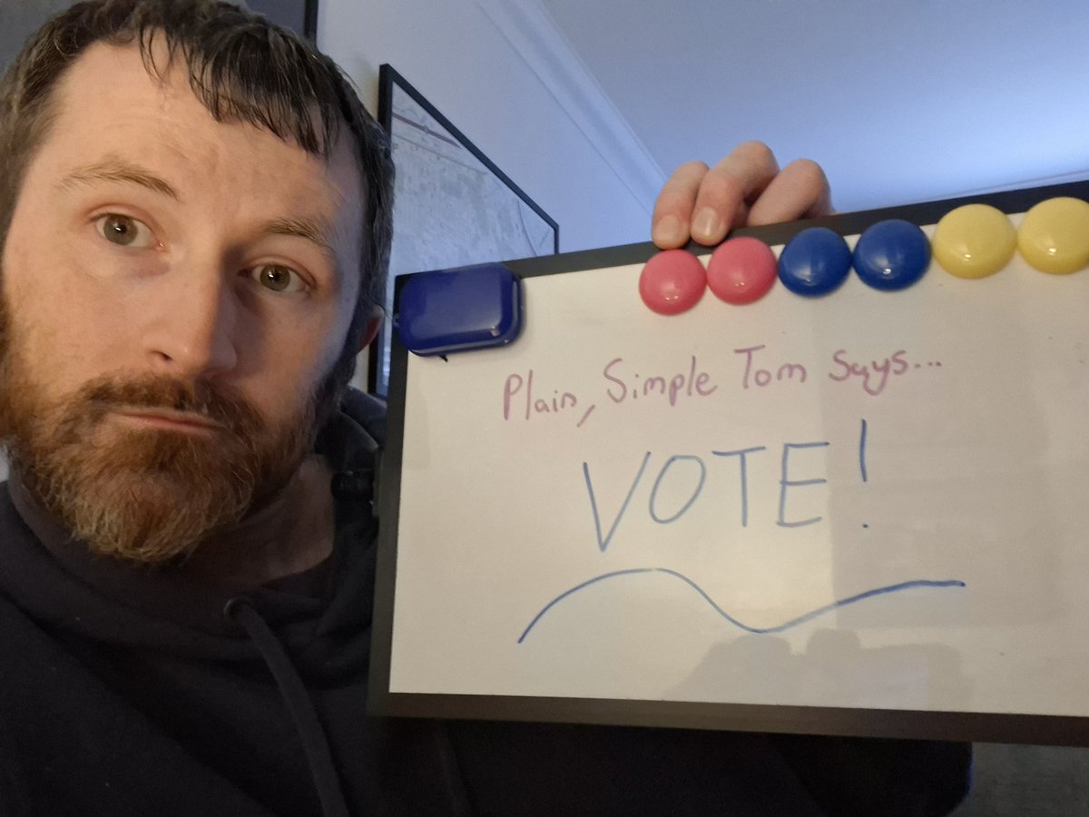 PlainSimpleTom's tweet photo. Make good choices, Cymru! 🏴󠁧󠁢󠁷󠁬󠁳󠁿
#Senedd26 #Election #PlaidCymru https://t.co/9TnaXYXFi9
