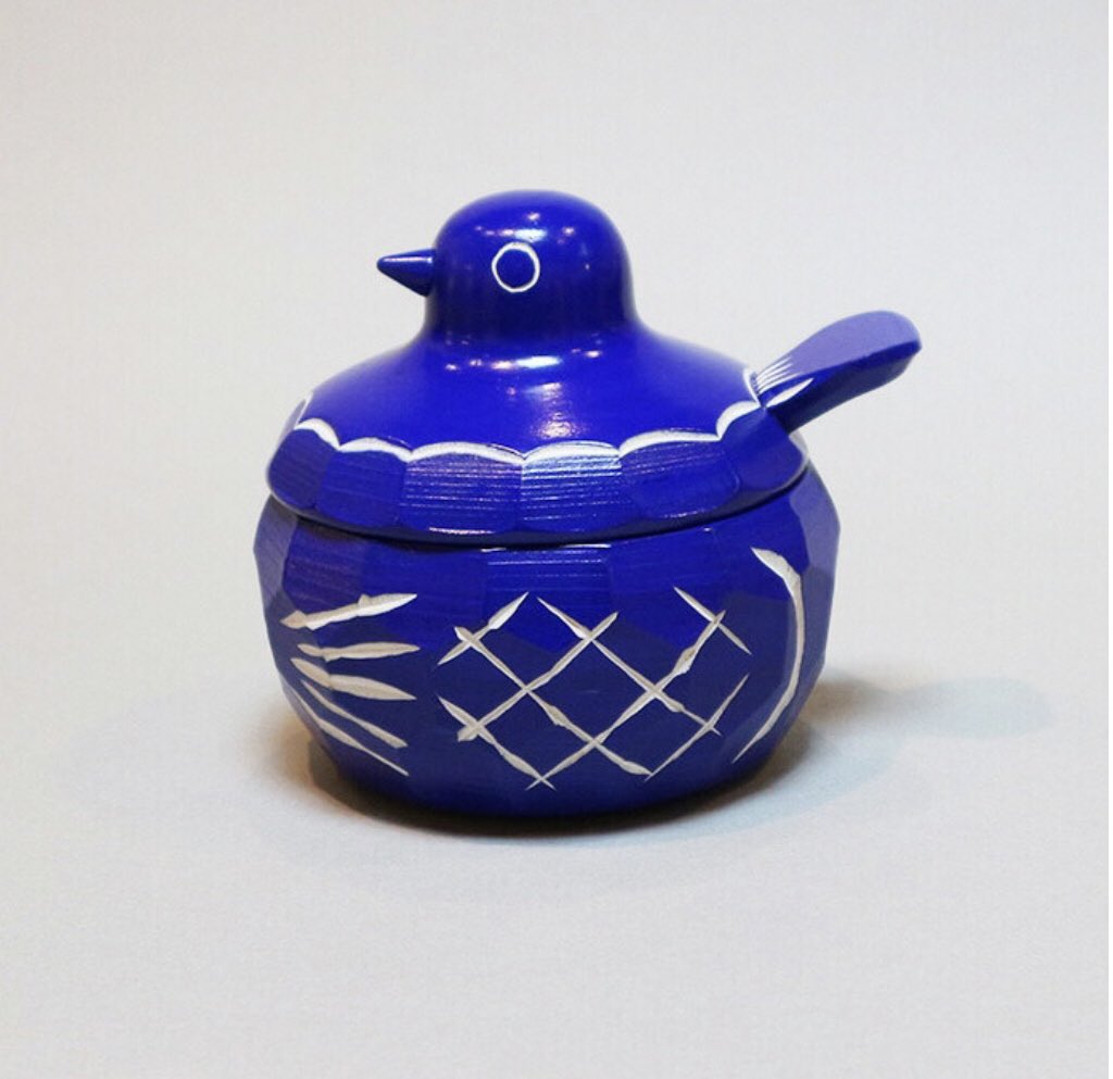 鳩のボンボン入れ（青）カバ材 小物入れ で！迷いに迷った末にロイヤルブルーの鳩のボンボン入れを注文しました
