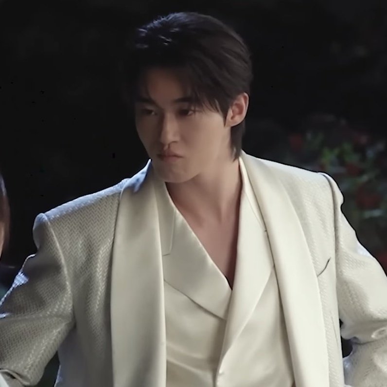 byeonwoonist's tweet photo. i think i've seen him before... https://t.co/XC7I5kaAiI