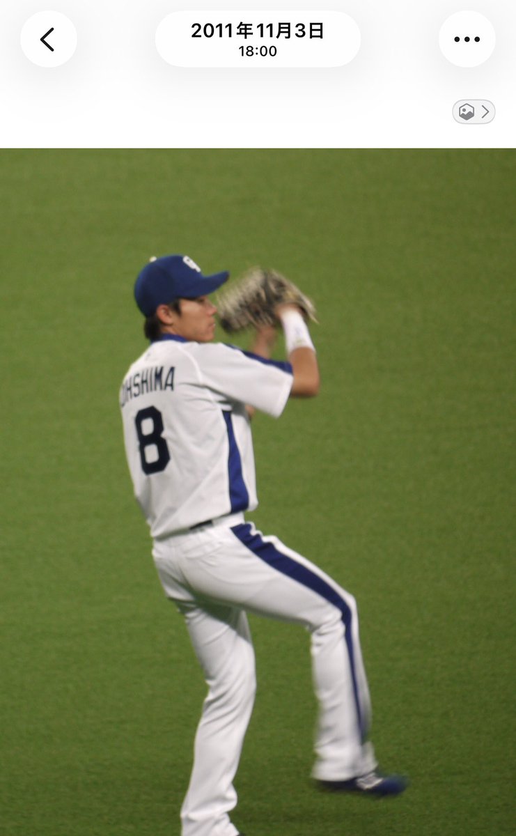 左:15年前に撮った8番センター大島洋平さん 右:昨日撮った1番センター