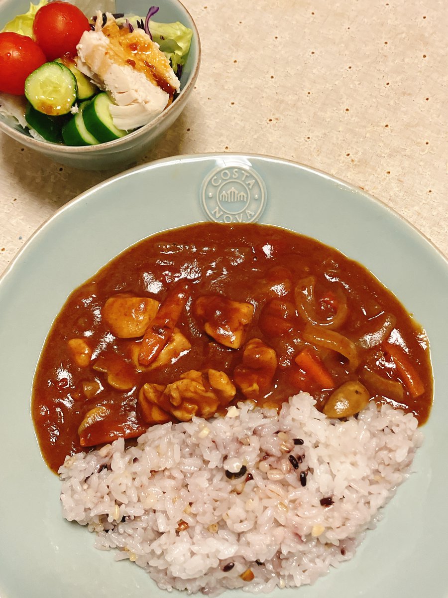 ヨル tweet media