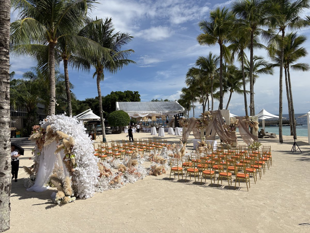 DxbRod's tweet photo. Getting ready for a friend’s wedding 🌴 https://t.co/QoBwbd4u4b