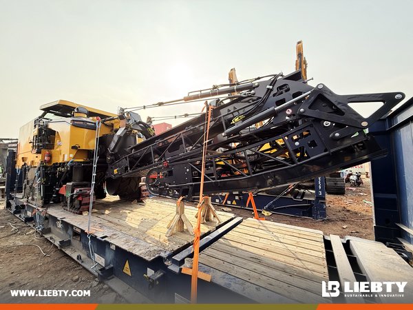 liebtycn's tweet photo. LIEBTY exported 1 XCMG XM1505FIV milling machine to North Macedonia 🇲🇰
🚧1500mm milling width, equipped with a powerful Cummins engine 💪  
Highly efficient road maintenance performance ⚙️
📩export@liebty.com
#XCMG #MillingMachine #RoadConstruction #HeavyEquipment https://t.co/kHt8ykgJCD