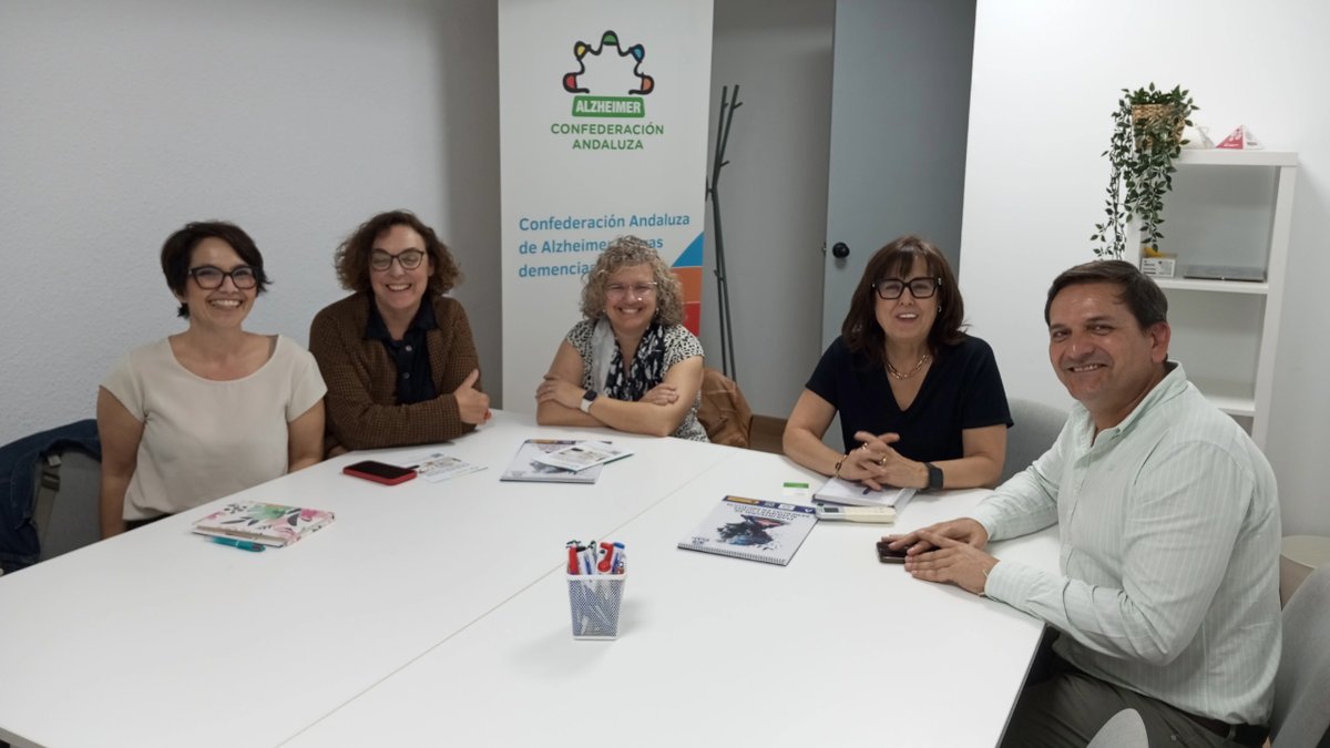 ConFEAFA's tweet photo. 🤝 Representantes de la @fpmaragall han visitado nuestra sede en Sevilla para conocer los proyectos en los que trabajamos y explorar posibles líneas de colaboración.

Seguimos sumando esfuerzos para avanzar frente al alzhéimer y las demencias.

#ConFEAFA #FundaciónPascualMaragall https://t.co/7SwIVRgkZQ