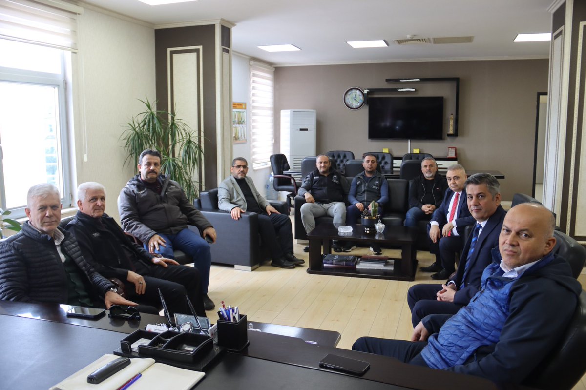 GAPUTAEM's tweet photo. TAGEM Bahçe Bitkileri Araştırmaları Daire Başkanı Doç. Dr. Davut KELEŞ, Tarımsal Ekonomi ve Proje Yonetimi Daire Başkanı Birol KARADOGAN ve Şanlıurfa GAP TAEM Müdürü Dr. İbrahim Halil ÇETİNER Müdürlüğümüzü ziyaret ederek bilgi
alışverişinde bulundular. https://t.co/qS5N2IM4Kx