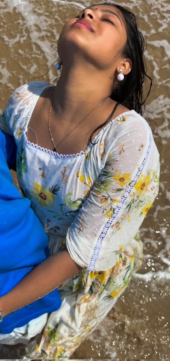 NalluSoo56133's tweet photo. Innocent munda😋un kaale virichi en naake un pundaila vitu🤤nakki urinji adupen🥵una kamathi un soothe virichi nakkuven👅un vaaikula en sunniye vitu apadiye paduthuruven🤤suniye un thondaikula vare vitu🤤un echi oluga oluga un vaaile opan di thevadiya kanjiye un moonjila adipen💦 https://t.co/TjG8x69BvX