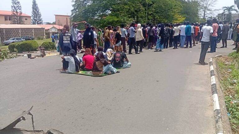 csatf_ng's tweet photo. A photo story of Wednesday, May 6 protest at the @UniIbadan. For the record, this was another demonstration initiated by aggrieved students. Students suffered the lack of water and electricity. Although concessions have been made, CSM Nigeria urge all students to remain vigilant! https://t.co/xXhlKSm2I9