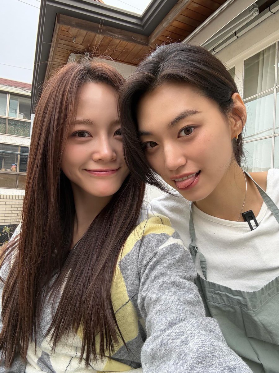 hourly doyeon tweet media
