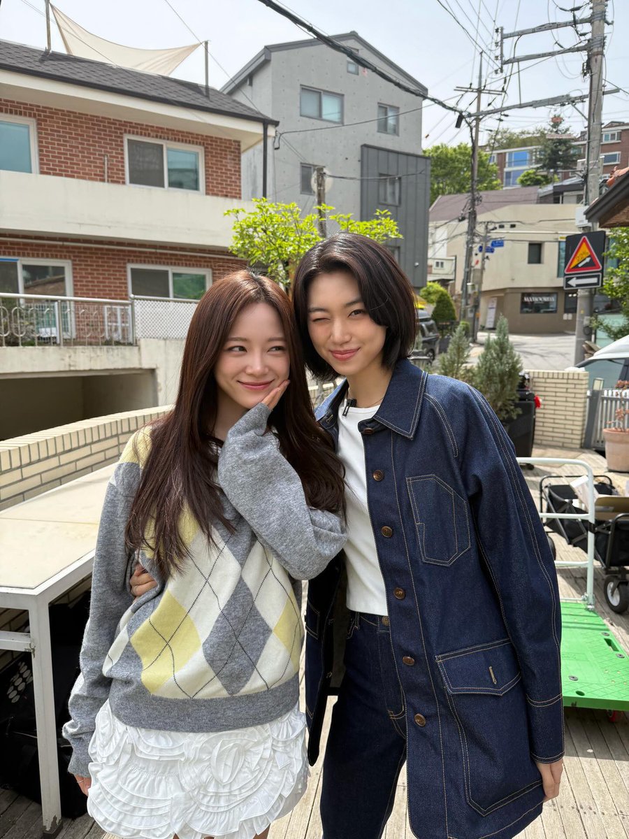 hourly doyeon tweet media