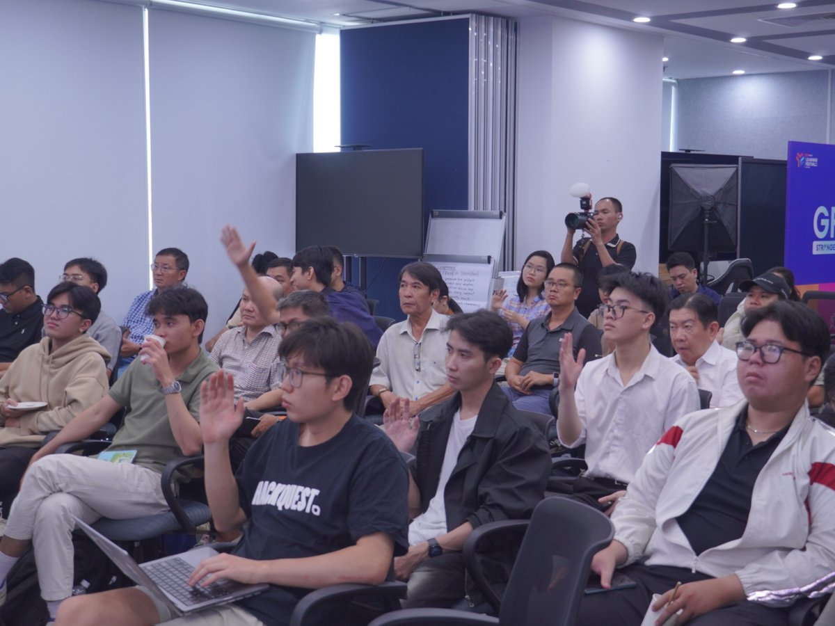 HackQuest tweet media