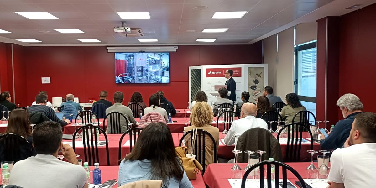 SMARTWINERY's tweet photo. 🍷Yesterday, #SMARTWINERY gathered partners and professionals at @grupoagrovin to present project updates, first winemaking results, digital DSS solutions and the connected smart winery demonstrator. https://t.co/U2fEO2xScL