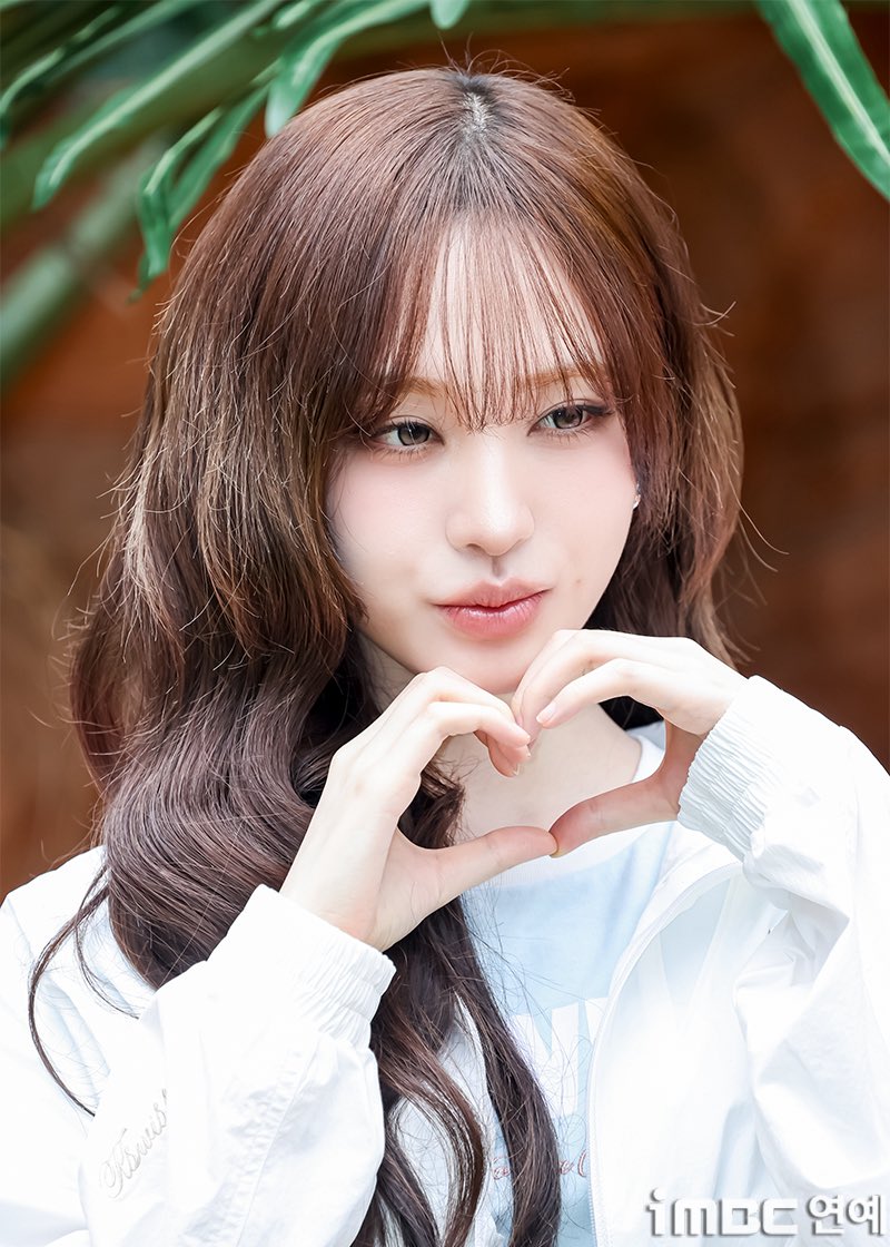 euaiox's tweet photo. 260507 Liz at K-SWISS Photoshoot

#리즈 #LIZ 
#아이브 #IVE #リズ

cr: iMBC https://t.co/ZxBNkCE0dJ