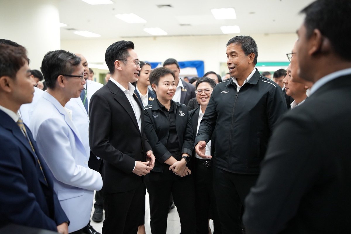 เทคโนโลยีที่ดีที่สุด คือเทคโนโลยีที่คนไทยเข้าถึงได้ในเวลาที่ต้องการ

วันนี้ผมและท่านผู้ว่าฯ ชัชชาติ มาร่วมส่งมอบนวัตกรรม "เซนเซอร์วัดแผ่นดินไหวและการเอียงตัวของอาคาร" ที่วชิรพยาบาล เพื่อยกระดับความปลอดภัยให้โรงพยาบาลและห้อง ICU รับมือภัยพิบัติได้อย่างทันท่วงที