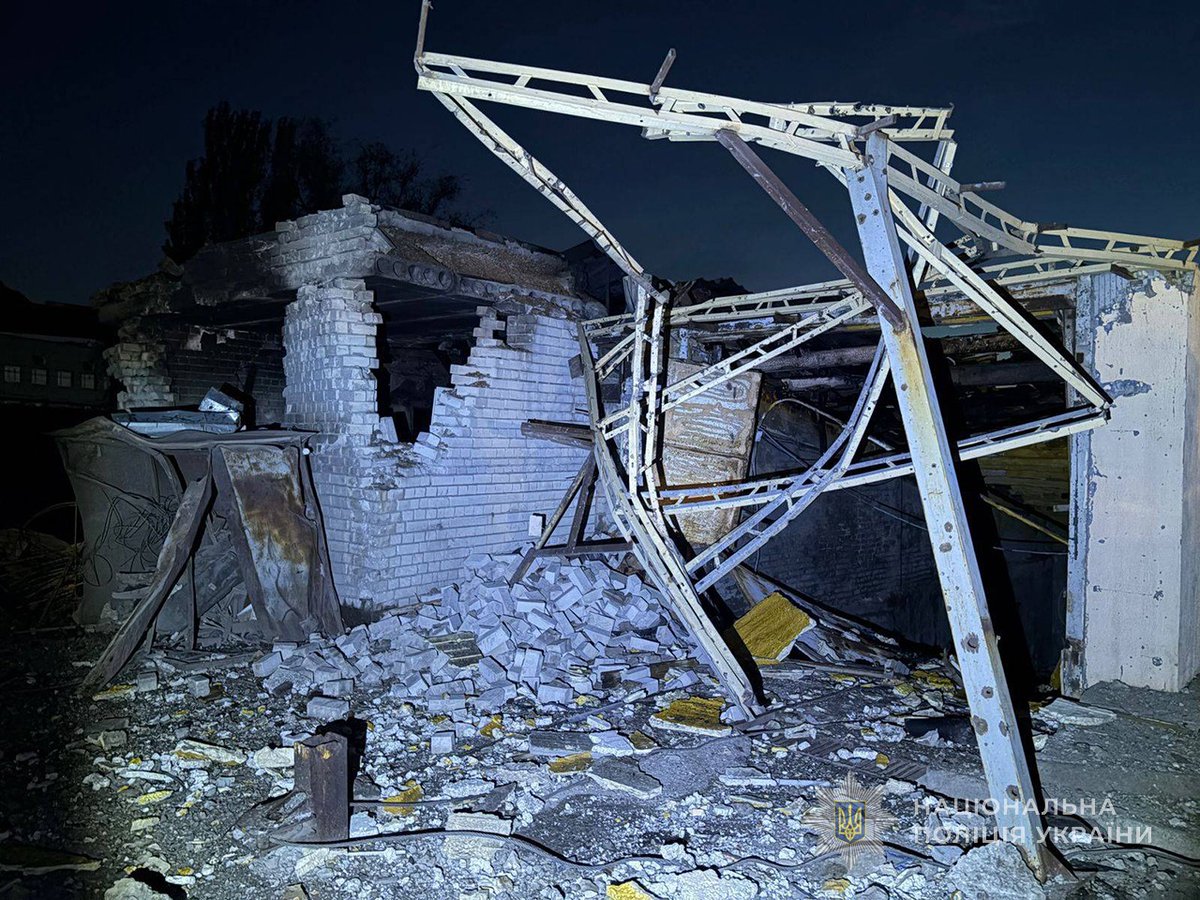 🔴Через ворожі обстріли загинуло двоє людей, ще 12 поранено: поліція Запоріжжя документує воєнні злочини росіян

Наш телеграм-канал:➡️ t.me/police_zp_news…

#НПУ #поліція_Запоріжжя #обстріли #документування #воєнні_злочини #поліція_на_війні #stoprussia