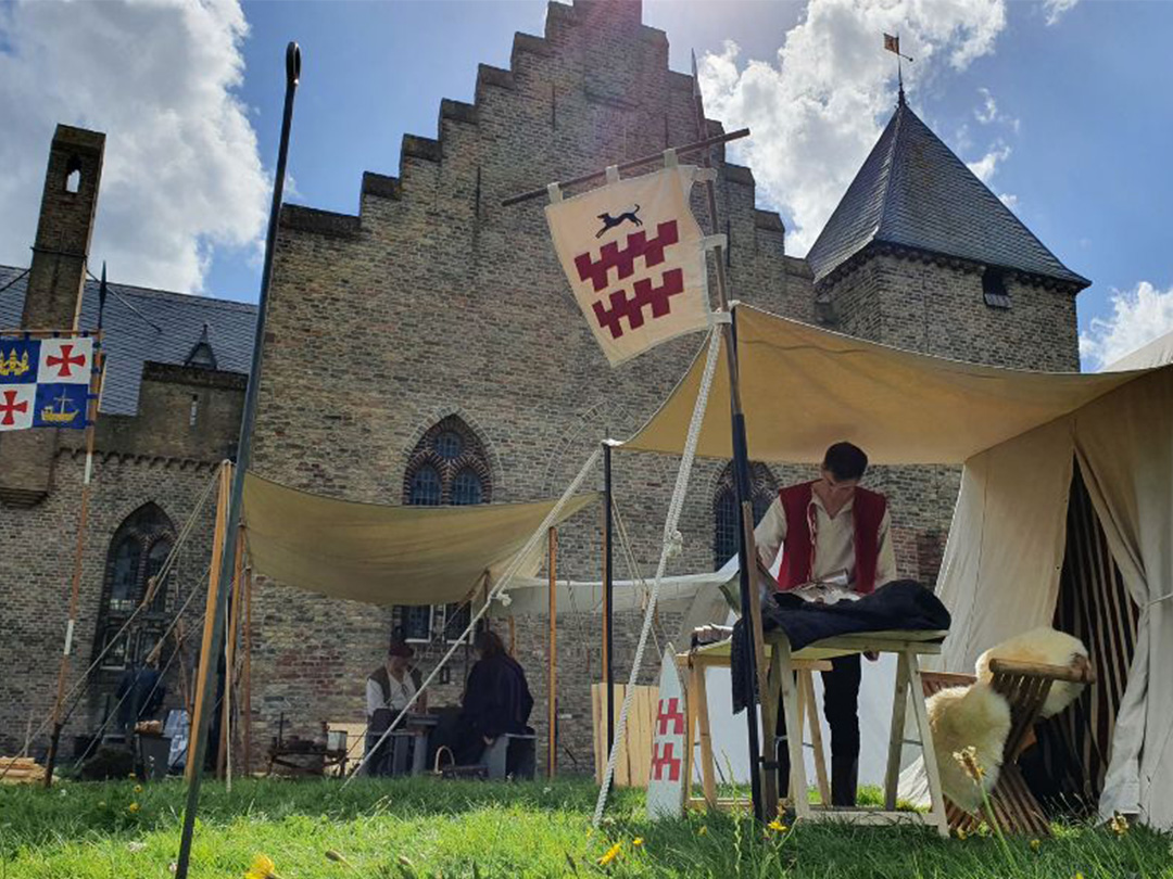 Pinksteren: Middeleeuws Kampement bij Kasteel Radboud

Medemblik – Ga je mee terug naar de middeleeuwen bij Kasteel Radboud? Tijdens Pinksteren kampeert de Hanzecompa...

westfrieskrant.nl/cultuur/pinkst…

#Cultuur #Medemblik