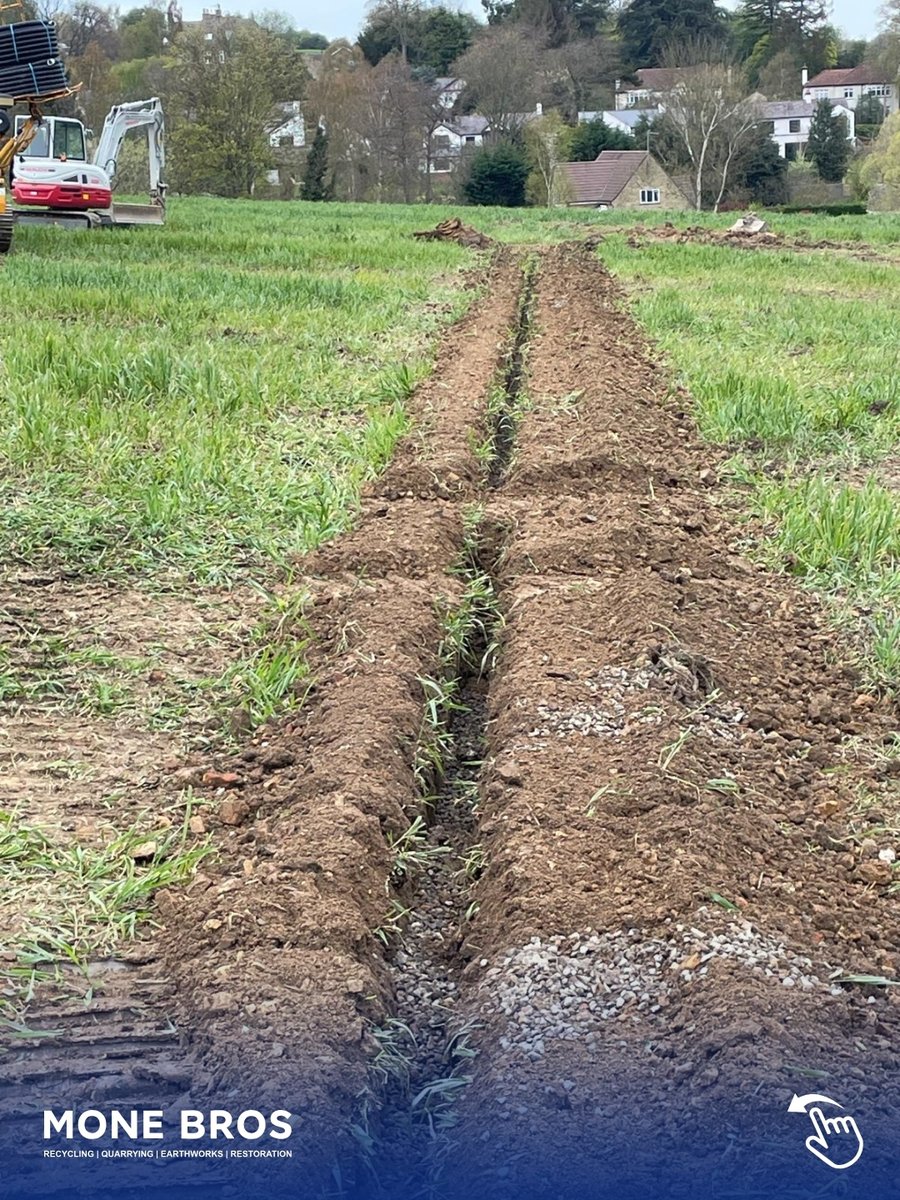 MoneBros's tweet photo. Got #land drainage issues? 
 
Don’t worry, we can help with that (just like we are doing for Hullah contractors!). We're currently supplying 500 tonnes of 40mm and 20mm washed aggregate for land drainage works. Check out the BTS.
 
📞 0113 2523636  
📧 info@monebros.co.uk https://t.co/yrHrbyN8s7