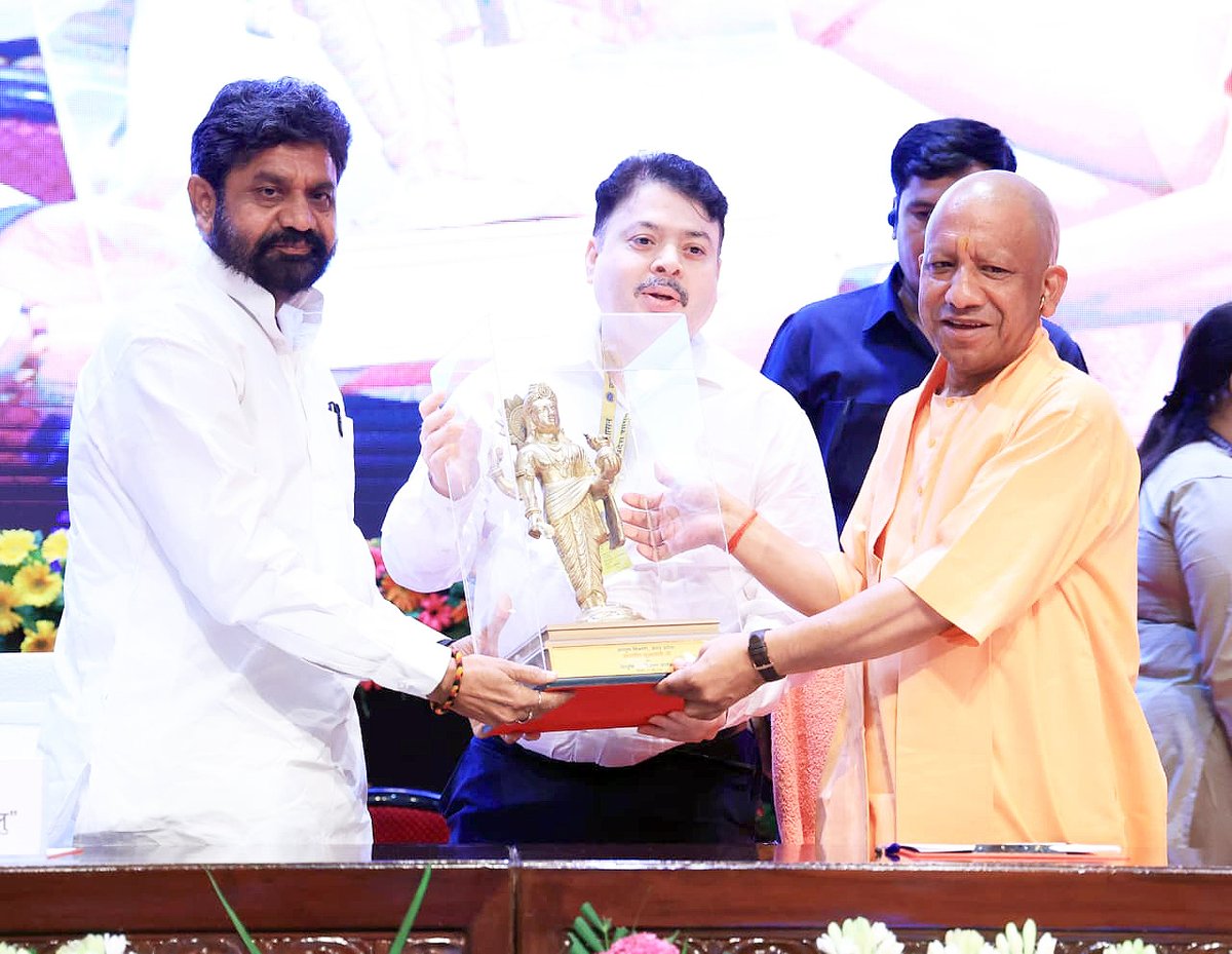 Yogi Adityanath tweet media