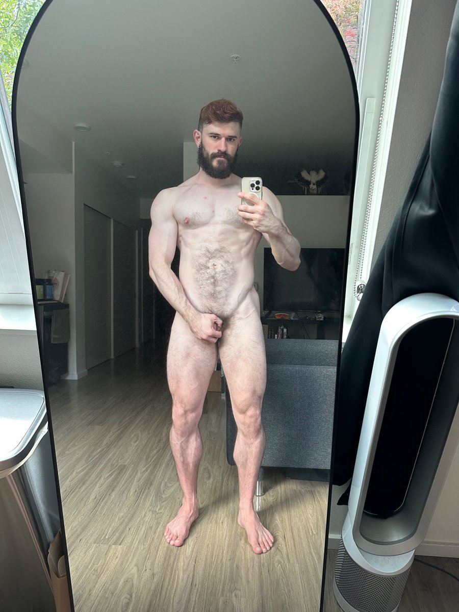 brodyhawke's tweet photo. What do you think - should I move my hand? ;P https://t.co/rfaGlScHLP