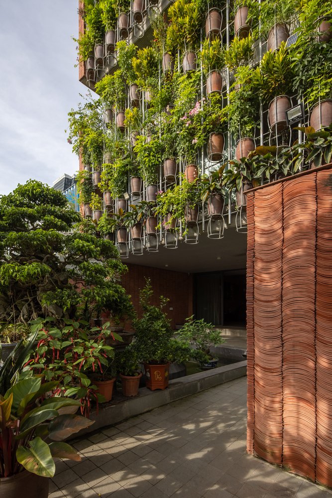 illustrarch's tweet photo. Flying Vegetation by H&amp;P Architects

#greenarchitecture #facadedesign #vietnamarchitecture https://t.co/buAfI0BB8t