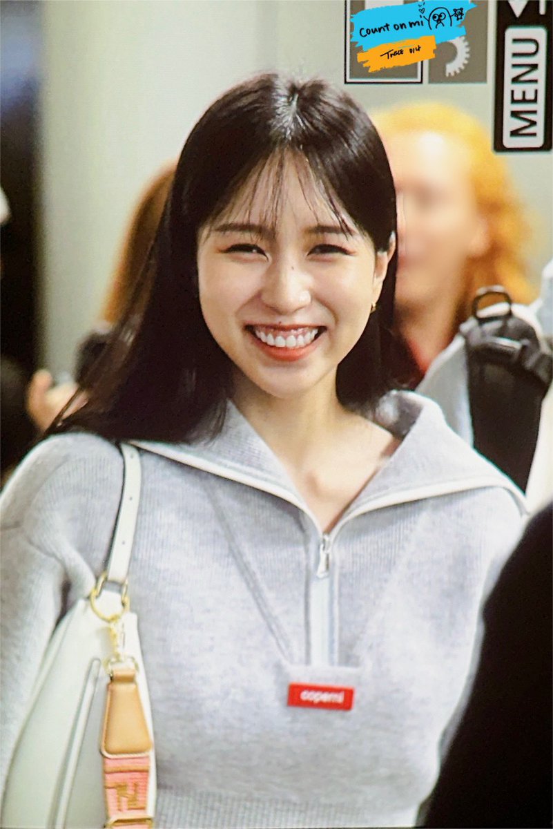 wonitsuki's tweet photo. thinking about her gummy smile 💔 https://t.co/SYEVUbtjKO