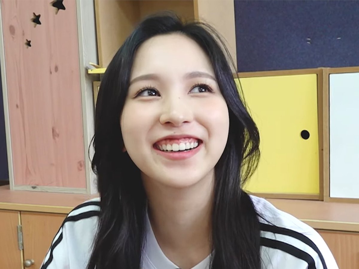 wonitsuki's tweet photo. thinking about her gummy smile 💔 https://t.co/SYEVUbtjKO