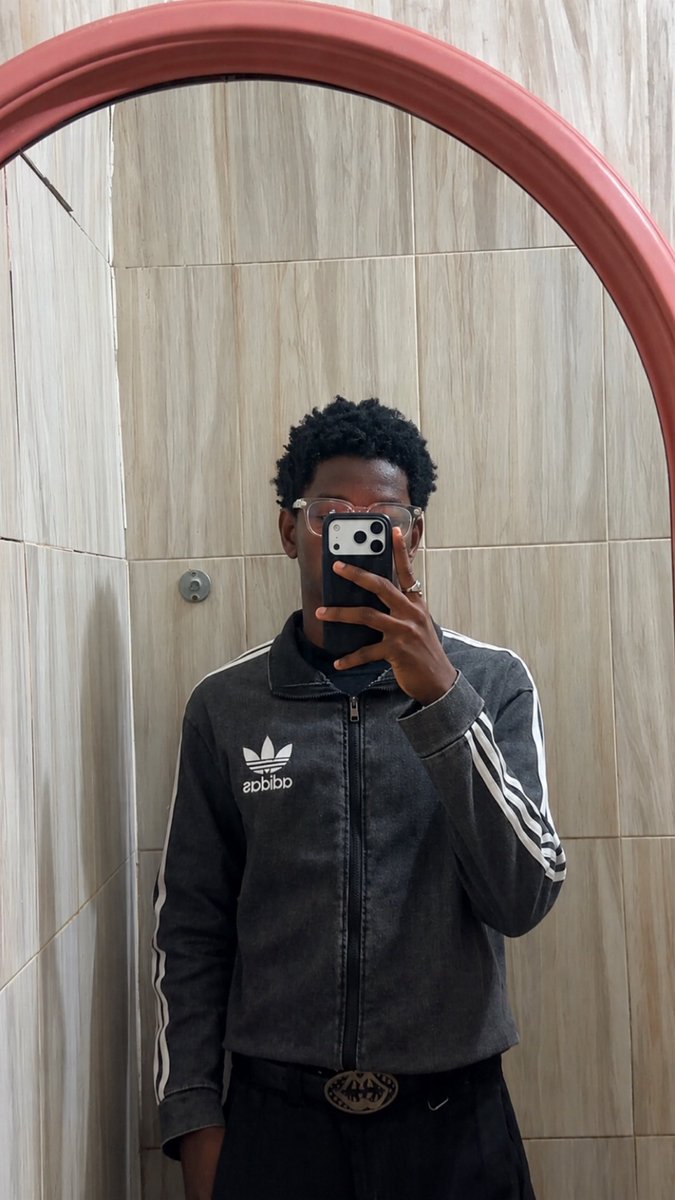 itsupfrmhere's tweet photo. The “feet” don’t lie 🌚 https://t.co/fWHFJADXGf