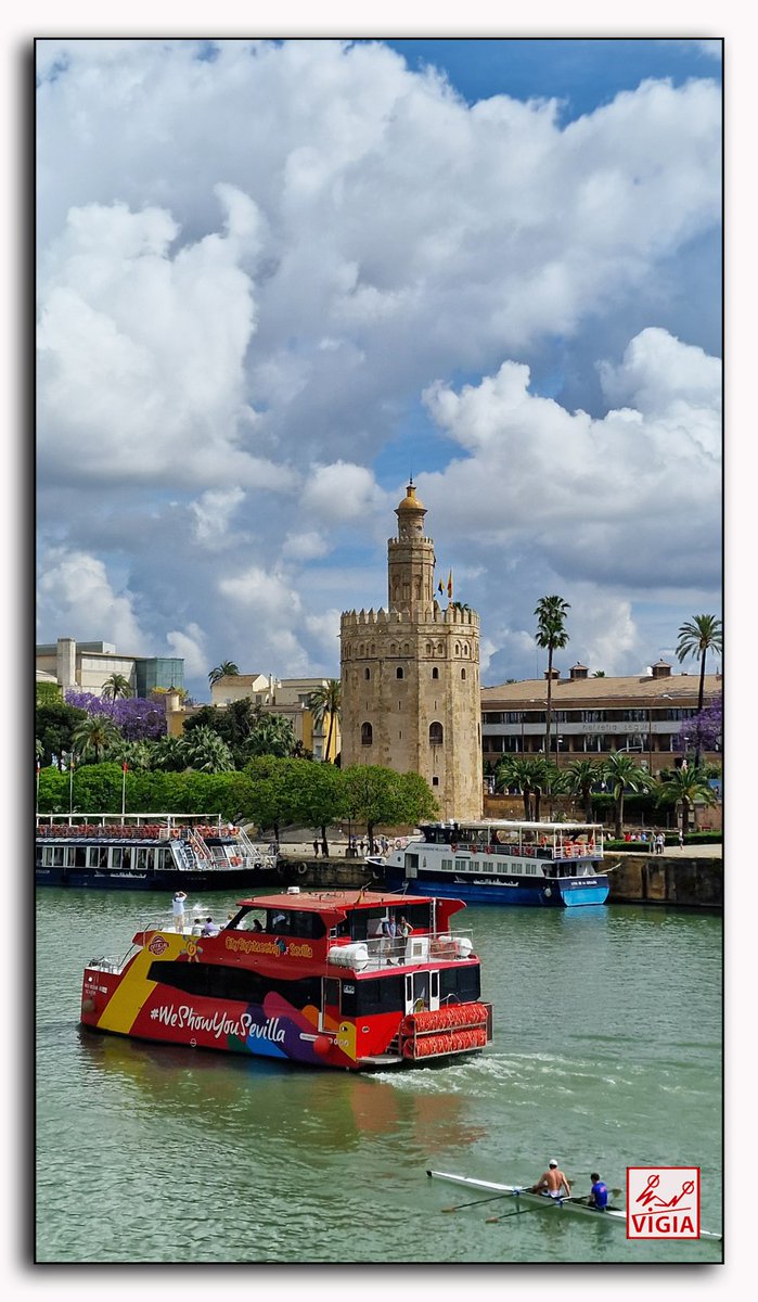 Río Guadalquivir de orilla a orilla: espejito de plata de mi Sevilla. Galán enamorado de la corriente y tus besos anclados de puente a puente. Olé con ole; remando mar adentro por tus caminos van mis suspiros. J. D. Pareja-Obregón.
