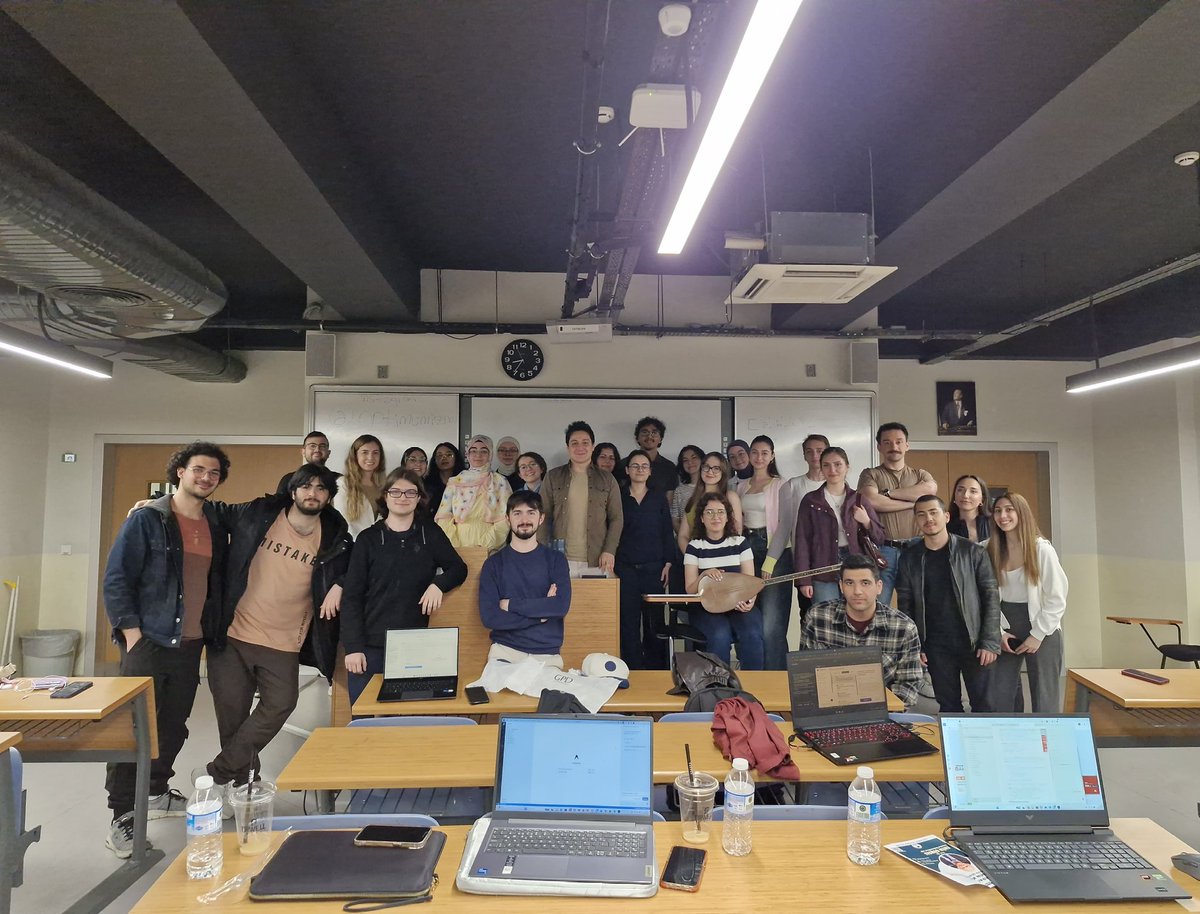 lisdejuin's tweet photo. 4 haftadan oluşan Python 101 eğitiminde başta @Optimumist olmak üzere emeği geçen herkese çok teşekkür ederim. Bu süreç Vibe coding ve Ai toolslara çok farklı bir bakış açısı kattırdı. "Print nedir?" den başlayan ve kendi uygulamamızı oluşturabilecek seviyeye getirten oldukça+ https://t.co/QENyqqDg6T