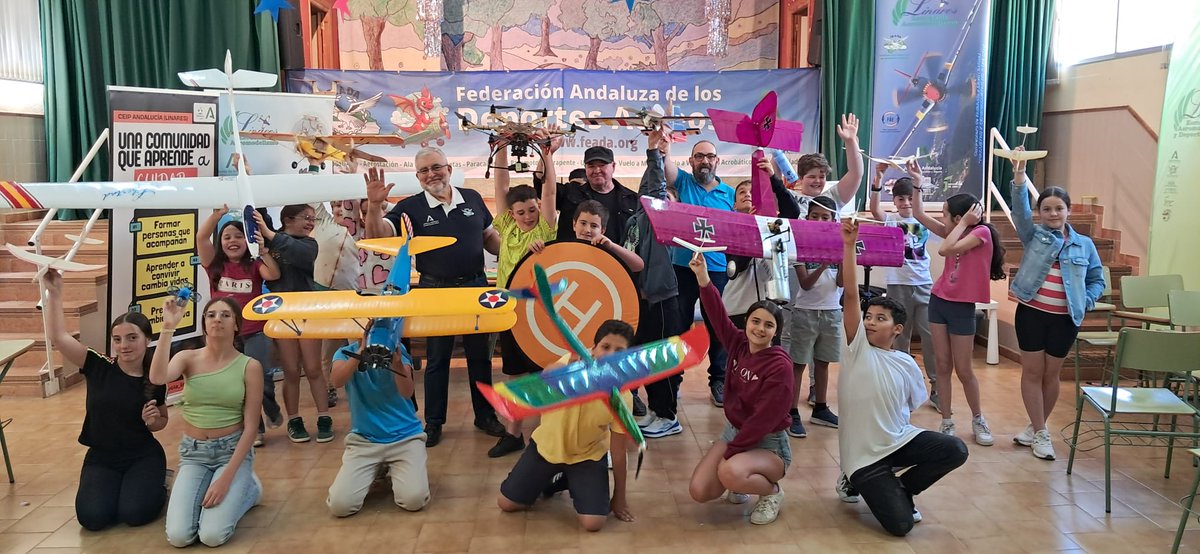 feada_'s tweet photo. El CEIP Andalucía de Linares (Jaén) acogerá este próximo 29 de mayo la 5ª Edición del Campeonato de Andalucía de Aeromodelismo en la categoría A1 de microveleros lanzados a mano 🛩️🙌
Una jornada llena de emoción, precisión y pasión por el vuelo 🚀💨
¡Mucha suerte! 👏🎯 https://t.co/bXOrVg1Jvs