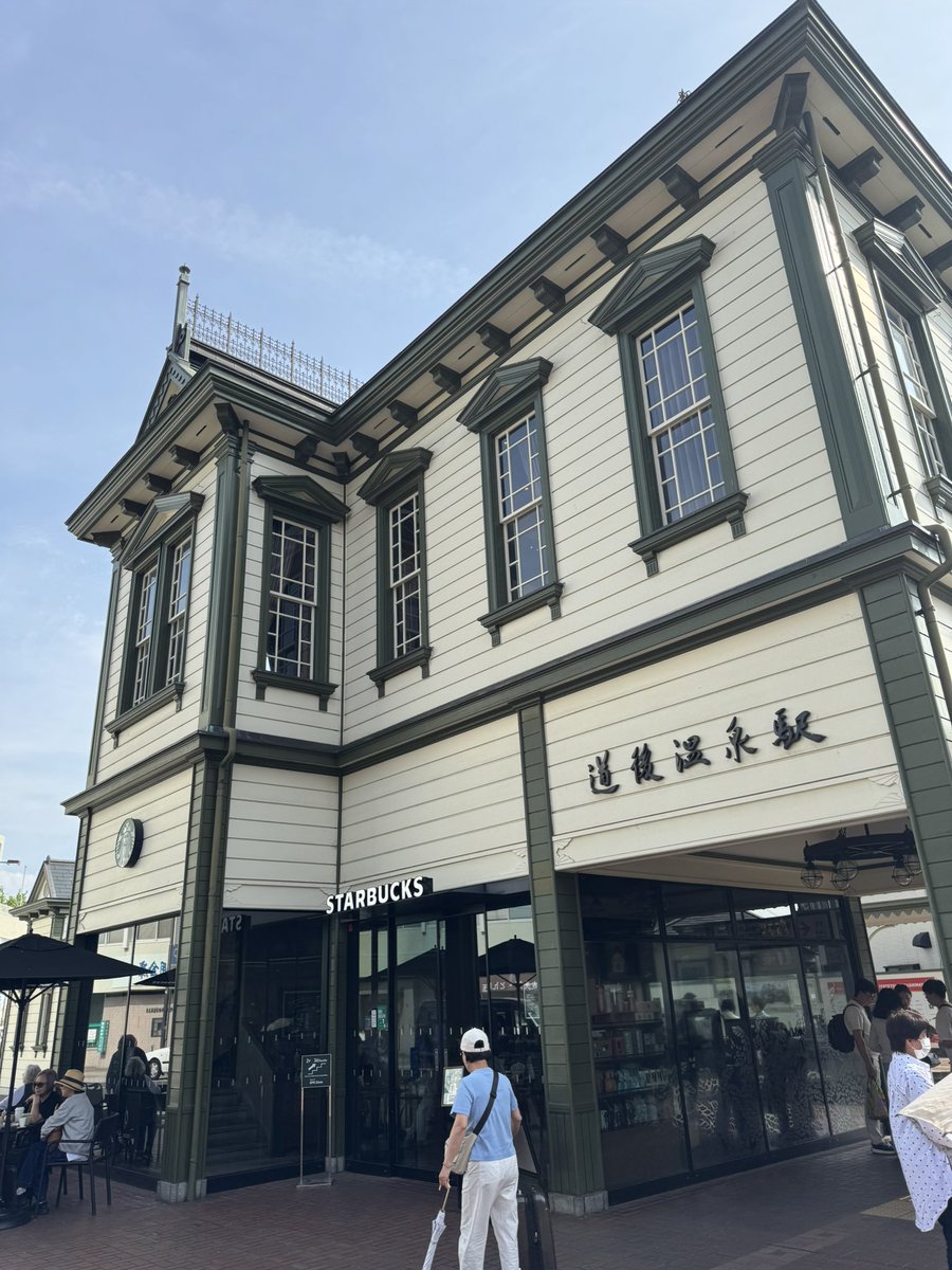 へぇ〜、なんだか昔のままみたいな建物ですね〜