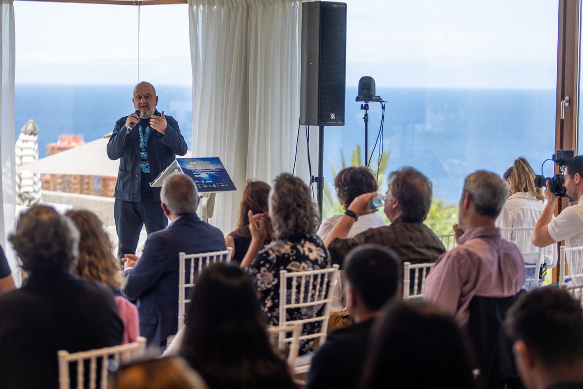 CabildoTenerife's tweet photo. 🌊 🐟 #EDM26 𝗧𝗲𝗻𝗲𝗿𝗶𝗳𝗲 𝗱𝗲𝘀𝗽𝗶𝗱𝗲 𝗲𝗹 𝗩𝗜𝗜𝗜 𝗘𝗻𝗰𝘂𝗲𝗻𝘁𝗿𝗼 𝗱𝗲 𝗹𝗼𝘀 𝗠𝗮𝗿𝗲𝘀.

✔️ Fueron 3️⃣ jornadas de diálogo entre 𝗰𝗶𝗲𝗻𝗰𝗶𝗮, 𝗴𝗮𝘀𝘁𝗿𝗼𝗻𝗼𝗺𝗶́𝗮 𝘆 𝘀𝗲𝗰𝘁𝗼𝗿 𝗽𝗲𝘀𝗾𝘂𝗲𝗿𝗼.

🍽️ La clausura del congreso apeló al valor de la cocina con 𝗽𝗲𝘀𝗰𝗮𝗱𝗼 𝗳𝗿𝗲𝘀𝗰𝗼 𝗲𝗻 𝗰𝗮𝘀𝗮 por salud y para frenar la caída continua del consumo.

👩🏻‍🍳 Cocineros, investigadores y expertos internacionales han reivindicado el valor de los 𝗲𝗰𝗼𝘀𝗶𝘀𝘁𝗲𝗺𝗮𝘀 𝗺𝗮𝗿𝗶𝗻𝗼𝘀 como despensa esencial del planeta.

💬 @Lope_afonso, vicepresidente del Cabildo y consejero de Turismo  👉🏼“Desde el Cabildo entendemos que no hay futuro turístico sin un mar sano, y por eso defendemos con claridad que el mar vale mucho más vivo que muerto”.

ℹ️ https://t.co/mO8oQotnSK