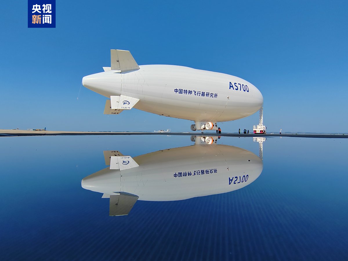 BridgingNews_'s tweet photo. On May 6, China's first cohort of domestically trained #airship pilots obtained their commercial licenses for operating the domestically developed #AS700 manned airship.
AS700 has already secured 44 orders nationwide and will begin wider production and commercial service for low-altitude missions.
📷: CCTV, China Aviation News