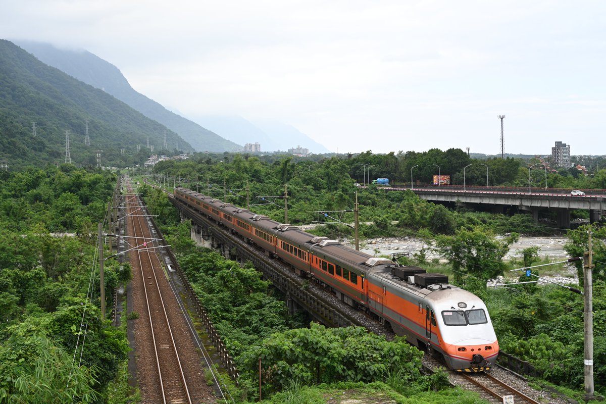 forywilly's tweet photo. 2026 夏の台湾鉄道ダイヤ改正
台鉄E1000形電気機関車(通称:旧PP)の定期運行が終了します https://t.co/vOFaly3pU5
