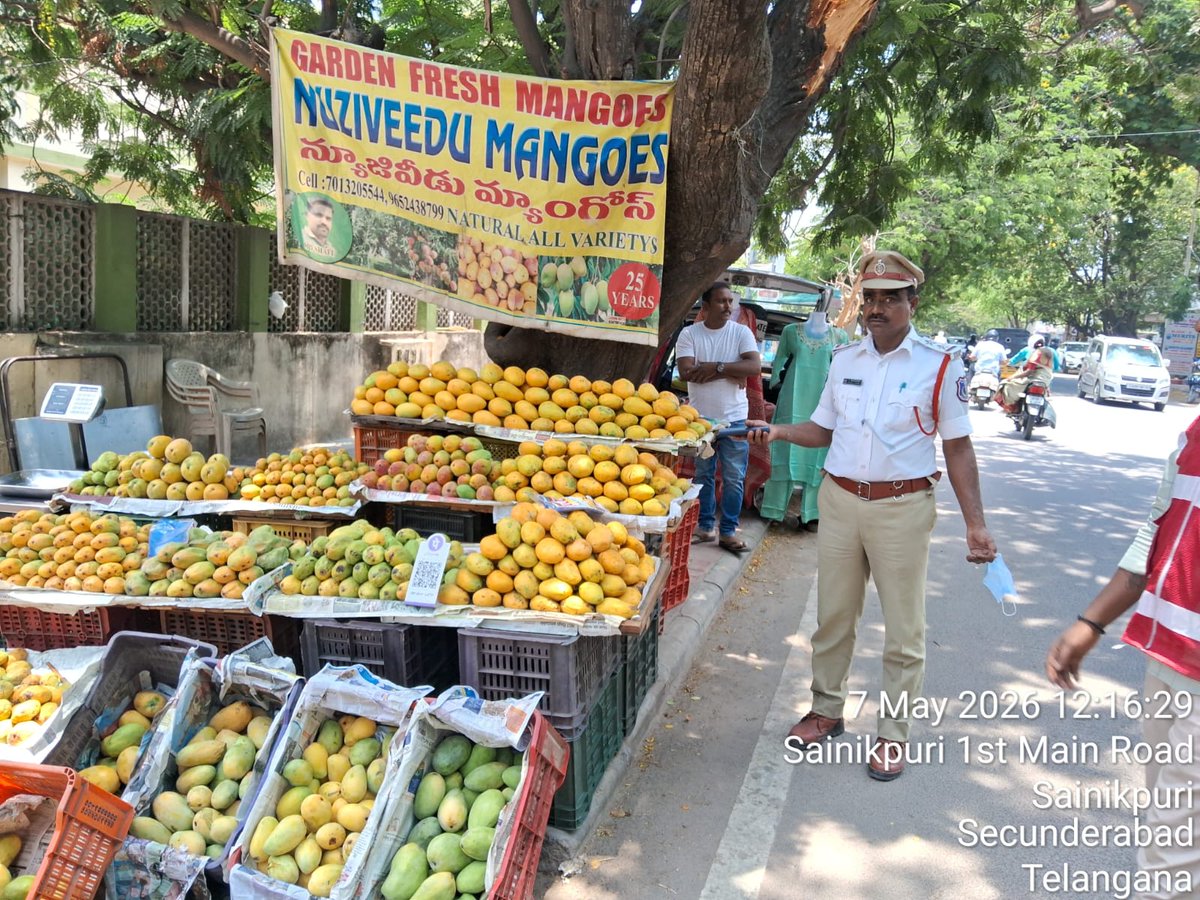 KushaigudaTrPS's tweet photo. @ApnaSecbad Good Afternoon Sir.
We have deputed Traffic staff and removing the footpath encroachments at Sainikpuri area https://t.co/n3bPgFTD67
