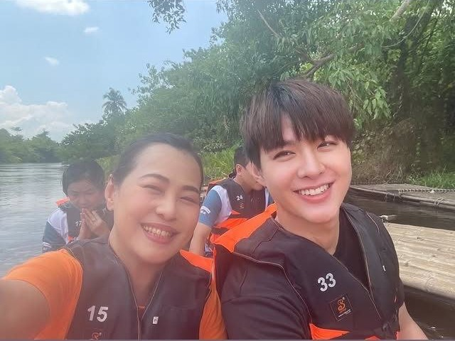 Saint and his mother, enjoying nature together 🥰.
_____

Saint y su madre, juntos disfrutando la naturaleza 🥰.

📸 IG: nuk.pirada

#Saint_sup #MingEr 
#เซ้นต์ศุภพงษ์