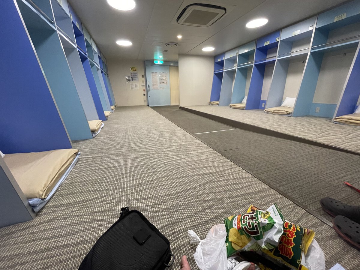 フェリーin。貧乏席誰も来ず。しかも相変わらず偶数飛ばしw