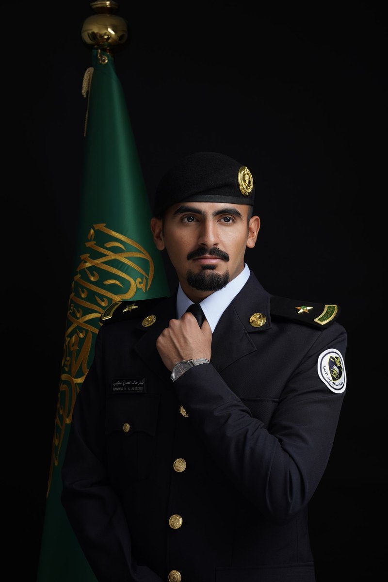 الحمدُ لله الذي بلّغني ما أحب فيمن أحب 🫶
تمَّ بحمدِ الله تخرُّجُ ابني 
الملازم/ بندر
من #كلية_الملك_فهد_الأمنية
سائلًا الله أن ينفع به الدين ثم المليك والوطن
دمتَ دائمًا أنت وإخوانك 
سندًا لي
ومصدر فخري وسعادتي
وجعلني الله أرى فيكم ما يسرّ الخاطر.