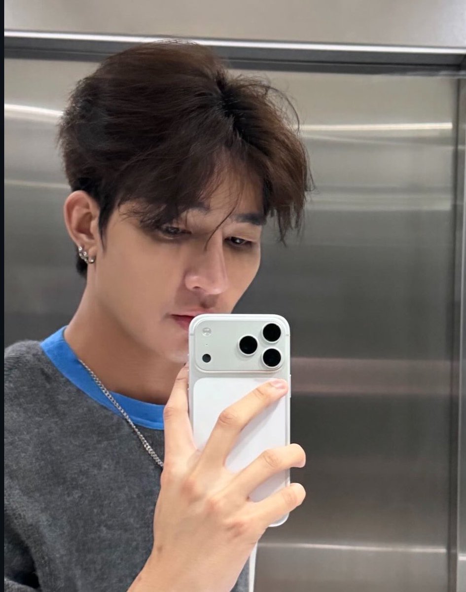 ตัดผมแล้วอายุลดลงจริง 🤭
#Earth_Pirapat : <a href="/Earth_Pirapat/">Earth Pirapat 🌏</a> 

พี่เอิร์ท 32                                                    น้องเอิร์ท23
