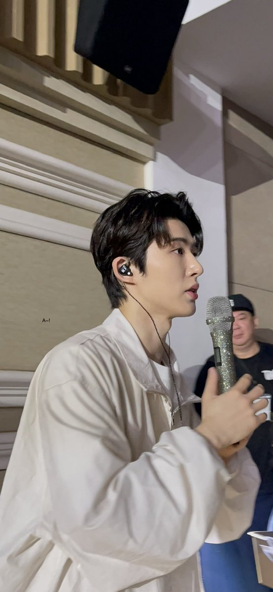 หล่ออ่ะ ✨😍
<a href="/shxx131bi131/">김한빈</a>