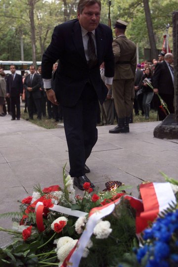 Żeby jakoś wejść, trzeba trzymać się pionowo na nogach. A on chleje na umór i się chwieje.