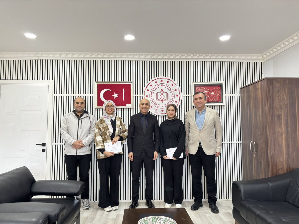 Kur’an-ı Kerim’i Güzel Okuma Yarışması” İl Birincisi olan Toka BARIŞ’a ve “Naat Okuma Yarışması” İl üçüncüsü olan Gülperi Yildirim’a İlçe Milli Eğitim Müdürümüz Abdulkadir Güneş tarafından ödül takdim edildi.

<a href="/tcmeb/">Millî Eğitim Bakanlığı</a> 
<a href="/SakaryaValiligi/">T.C. Sakarya Valiliği</a> 
<a href="/sakaryamem/">Sakarya İl Millî Eğitim Müdürlüğü</a> 
<a href="/coskunbakirtas/">Coşkun BAKIRTAŞ</a> 
<a href="/gunes_36/">Abdulkadir Güneş</a>