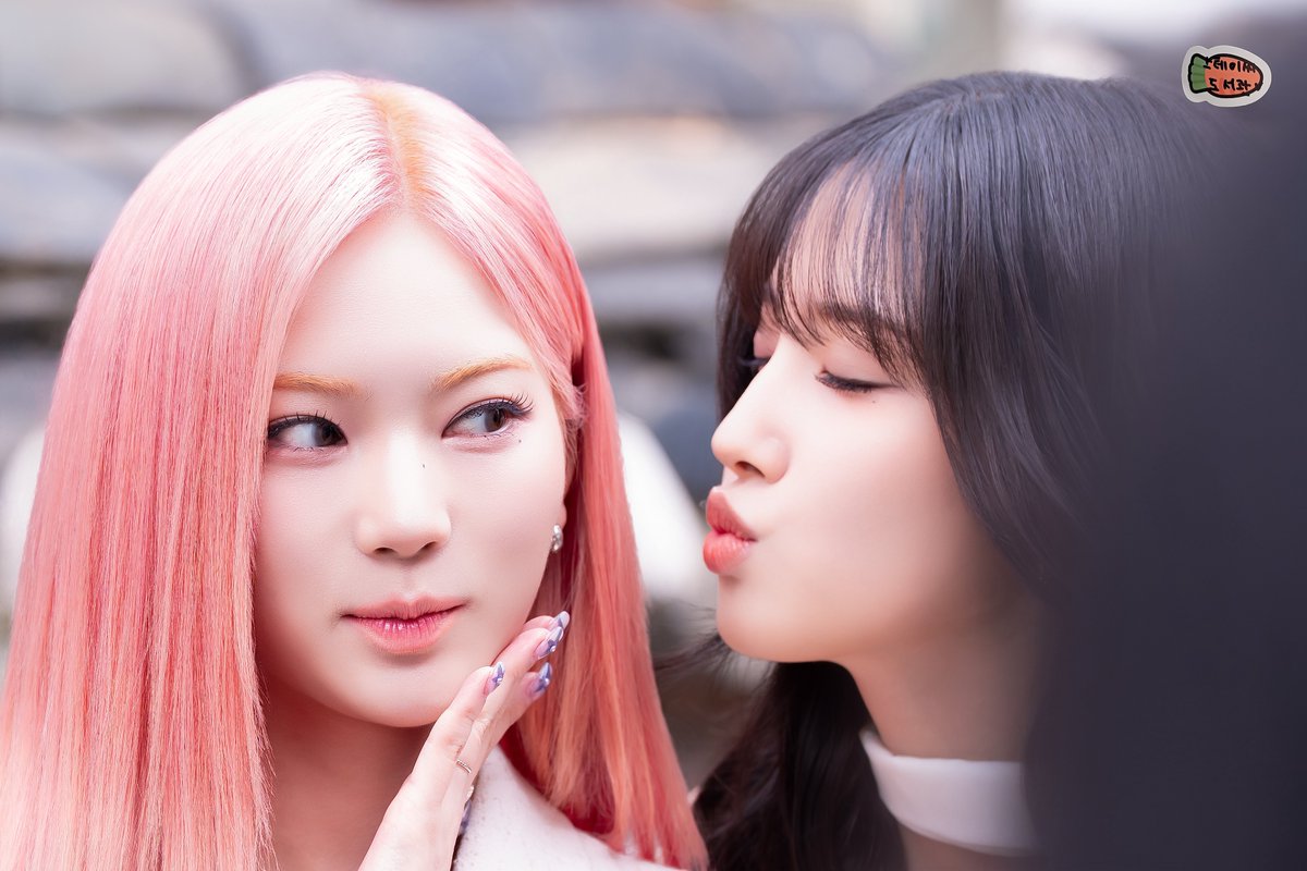 STAYClibrary's tweet photo. 2026.05.07 트루동 락고재 팝업
스테이씨 아이사/윤

#스테이씨 #STAYC #아이사 #ISA #윤 #YOON https://t.co/29EZZIbiiJ