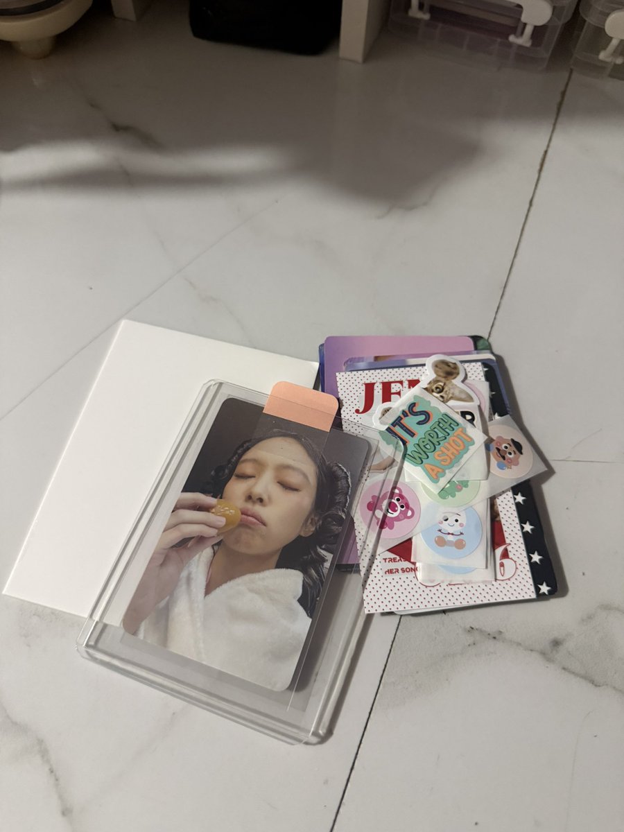rubyjanesdy's tweet photo. 💌: from @jrubyjnkim2 | #jnkrylleproofs

jennie ruby pob finally camee!! thank u for packing her well, lovedd the freebies!! :)) 🤍 #rubyjnmail https://t.co/ELx2RdFJ1J
