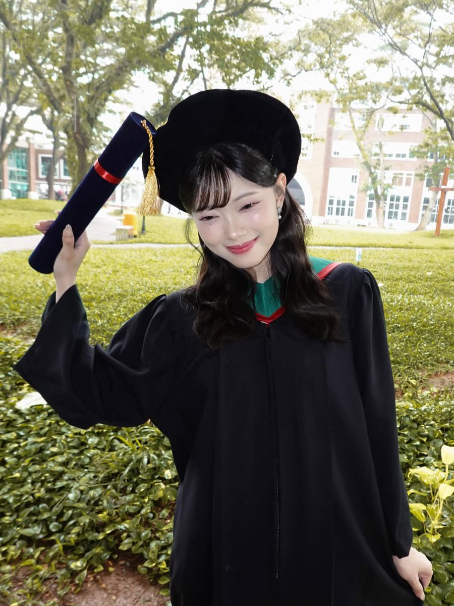 Happy Graduation Fiony Alveria Tantri, S.Ds 🎓✨