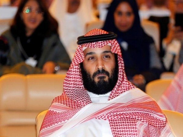 🟥 قائد الشرق الأوسط… اختار التوقيت الصحيح وقال لترامب كفى ✋ فاهتزت الحسابات، وارتفع الصراخ الإسرائيلي، وتصاعد الغضب داخل أمريكا ضد ترامب 💥

ما جرى لم يكن خلافاً عابراً… بل إعادة رسم للنفوذ. رفض الرياض فتح الأجواء والقواعد كشف أن القرار لم يعد يُمنح تلقائياً لواشنطن

محمد بن