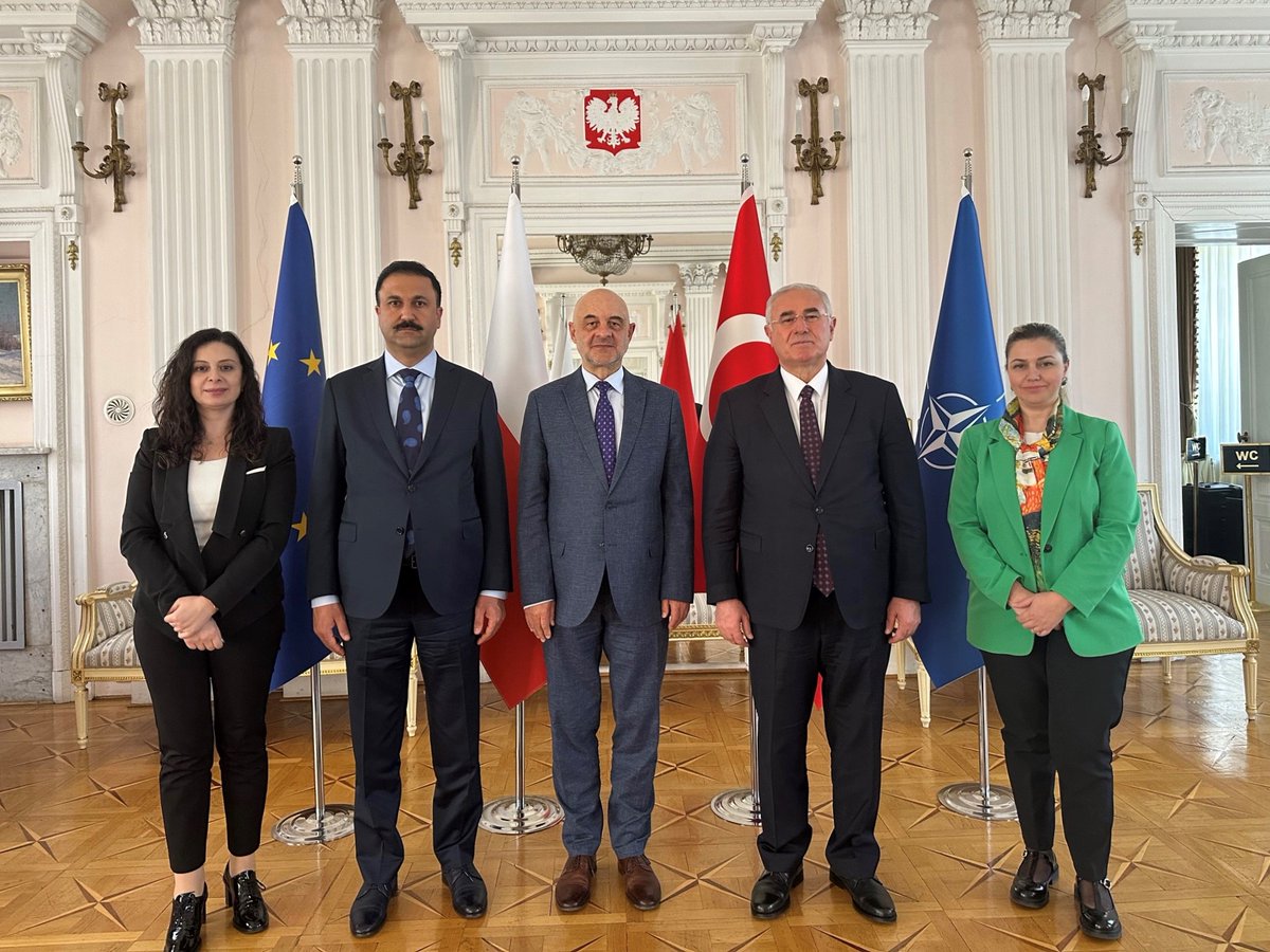 TurkeyOmbudsman's tweet photo. Chief Ombudsman Mr. Mehmet Akarca paid a courtesy visit to the Ambassador of Poland to Türkiye, Mr. Maciej Lang. Upon the kind invitation of the Ambassador, Mr. Akarca also attended the reception held on the occasion of Poland’s Constitution Day. https://t.co/vh8QQZCI24