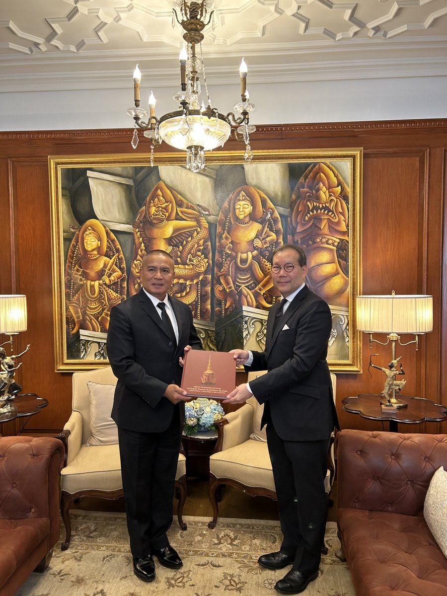 Royal Thai Embassy, London tweet media