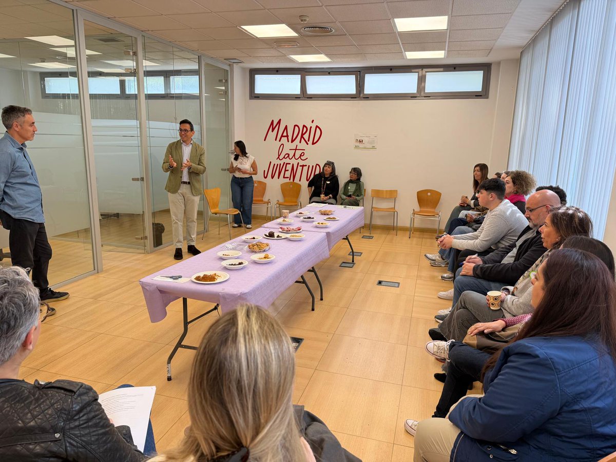 OrlandoChaconT's tweet photo. Gracias a #Volies, @IBM y a la asociación Educación Cultura y Solidaridad #ECYS por impulsar este espacio de diálogo en San Cristóbal.
Destacar el valor de la experiencia de los profesionales, de los que hemos tenido la oportunidad hoy de aprender y compartir conocimiento. https://t.co/iIw9UaXPgl