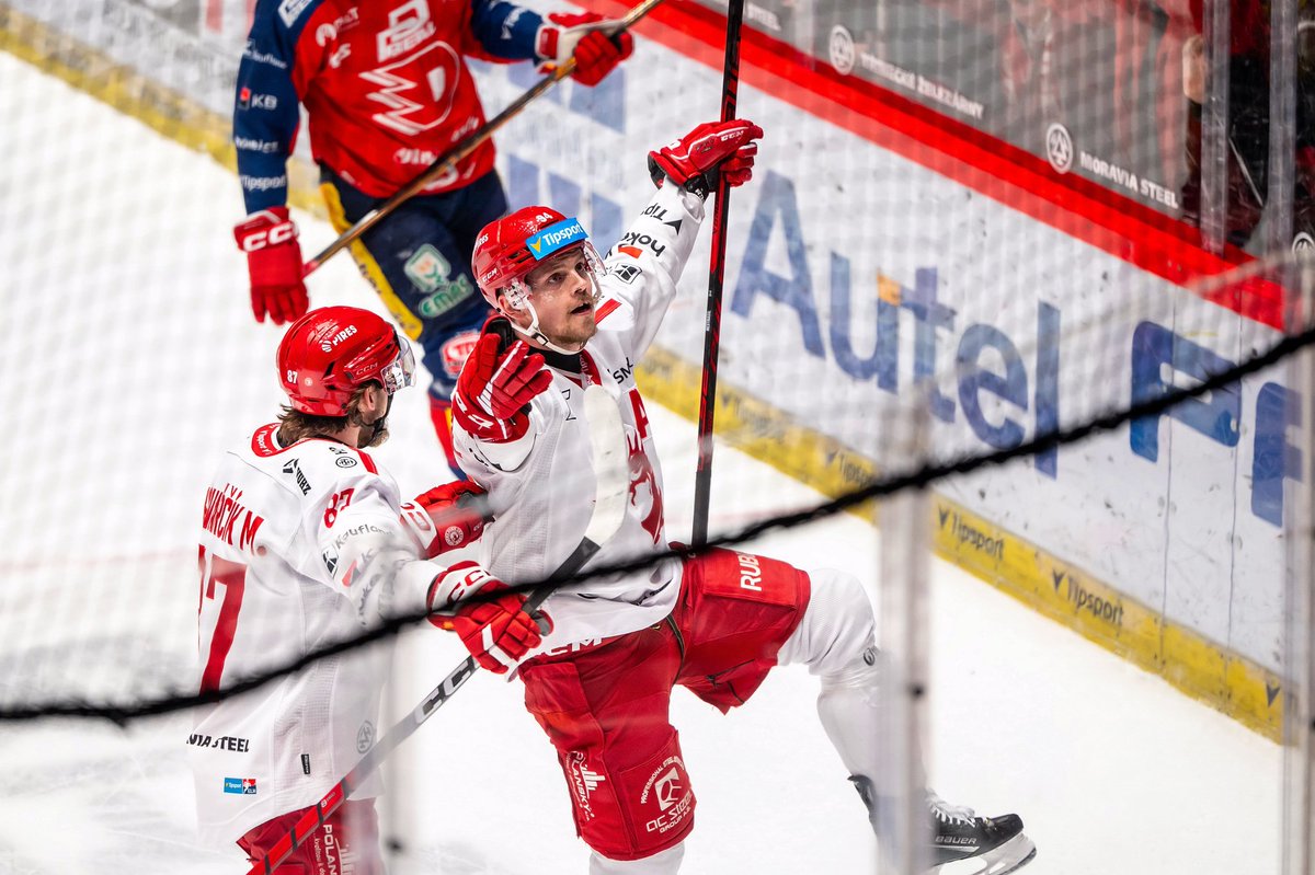hcocelaricz's tweet photo. 🔥 Andrej Nestrašil bude rozdávat radost v ocelářském dresu i dál! https://t.co/iPdzOEDMku