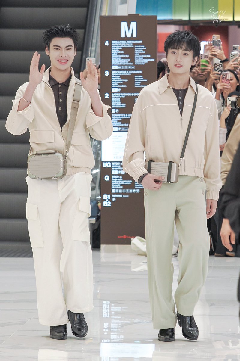 ซิ่งคู่มาเลย  ^^ 🦷🌊

260507  ตอนนี้ฉันยังไม่มองใคร (เหรอ ) ...

THEE RIMOWA ICONSIAM OPENING 
#TheexRIMOWAatICONSIAM

WAVE RIMOWA ICONSIAM OPENING 
#WavexRIMOWAatICONSIAM

— ♡ ; <a href="/tthi_eks/">Thee</a> <a href="/waavetnp/">waveee</a>
#tthi_eks #waavetnp
